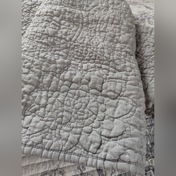 Pottery Barn Belgium Flax Linen Floral Stitch King Shams Set Of 2 - Picture 3 of 9